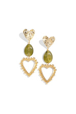 Load image into Gallery viewer, oorbellen hartjes met groene steen stainless steel goudkleurig
