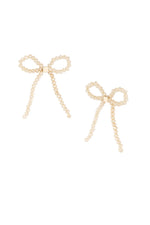 Load image into Gallery viewer, oorbellen met strik beige kralen stainless steel goudkleurig
